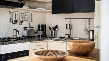 Fridge, oven, stovetop, dishwasher