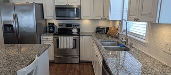 The Garden House - 3BR /6 Guests