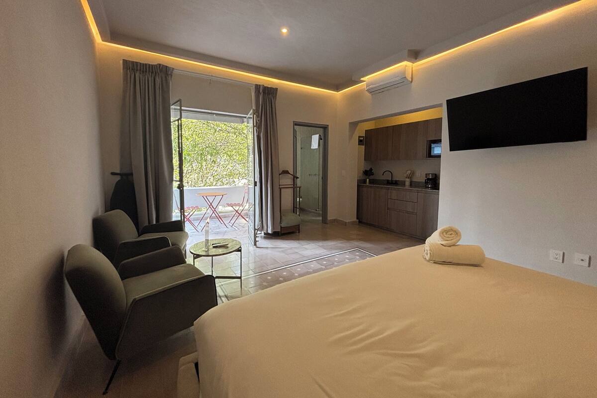 Standard Studio, Balcony | WiFi (free), bed sheets