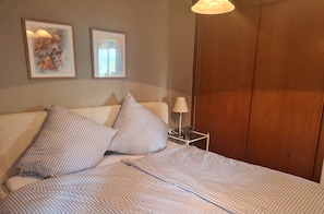 2 bedrooms, free WiFi, bed sheets - Vacation home/Bavaria/Bavarian forest conquer/recreation. .with garden fence...  (Windorf)