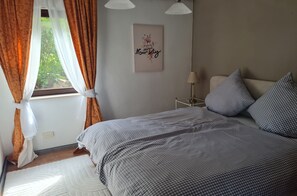 2 bedrooms, free WiFi, bed sheets - Vacation home/Bavaria/Bavarian forest conquer/recreation. .with garden fence... (Windorf)