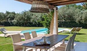 Outdoor dining - Villa 'Campidano' with Private Pool, Wi-Fi and Air Conditioning (Castiadas)