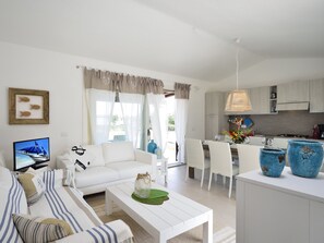 TV - Villa 'Campidano' with Private Pool, Wi-Fi and Air Conditioning (Castiadas)