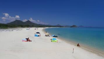 Una spiaggia nelle vicinanze