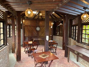 Comfort Chalet | Dining - Lua Chalés (São Sebastião)