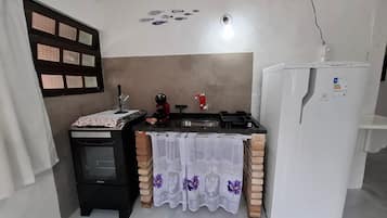 Fridge, cookware/dishes/utensils