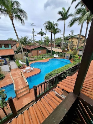Chalet | Pool | Outdoor pool, open 8:00 AM to 11:00 AM, pool umbrellas, sun loungers