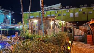 Nhà gỗ tiện nghi đơn giản | Ngoại thất