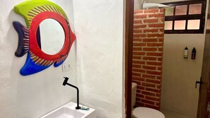 淋浴設備、提供毛巾、番梘、洗頭水