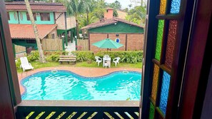 Outdoor pool, open 8:00 AM to 11:00 AM, pool umbrellas, pool loungers - Lua Chalés (São Sebastião)