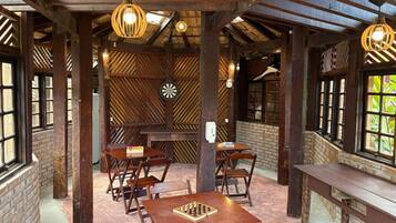 Nhà gỗ tiện nghi đơn giản | Khu ăn uống