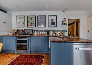 Mikrowelle, Ofen, Herdplatte, Geschirrspüler