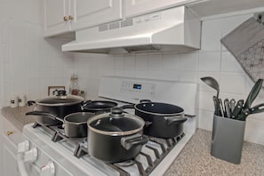 Condo, 3 quartos, banheiro privativo | Cozinha privada | Geladeira grande, micro-ondas, fogão, cooktop