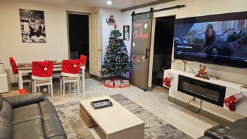 Condo, 3 Bedrooms, Private Bathroom | Living area