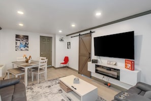 Condo, 3 Bedrooms, Private Bathroom | Private kitchen | Full-sized fridge, microwave, oven, stovetop