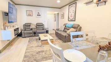Condo, 3 Bedrooms, Pool Access, City View | Living area