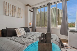 Condo, 3 Bedrooms, Private Bathroom | 3 bedrooms, iron/ironing board, free WiFi - Modern 3BR Condo - Heart of ATL (Atlanta)