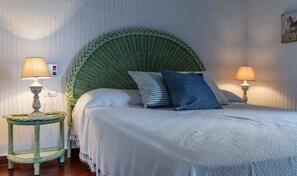 4 bedrooms, bed sheets