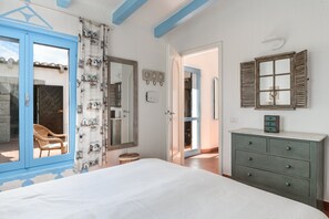 2 bedrooms, free WiFi, bed sheets - Villa 'Casa 13' with Sea View, Private Terrace and Air Conditioning (Castiadas)