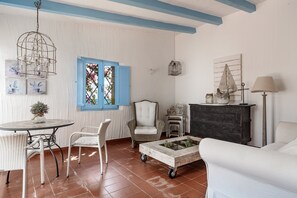 Living area - Villa 'Casa 13' with Sea View, Private Terrace and Air Conditioning (Castiadas)