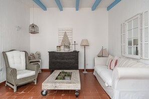 Living area - Villa 'Casa 13' with Sea View, Private Terrace and Air Conditioning (Castiadas)