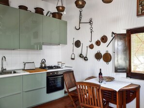 雪櫃、焗爐、爐具、洗碗機