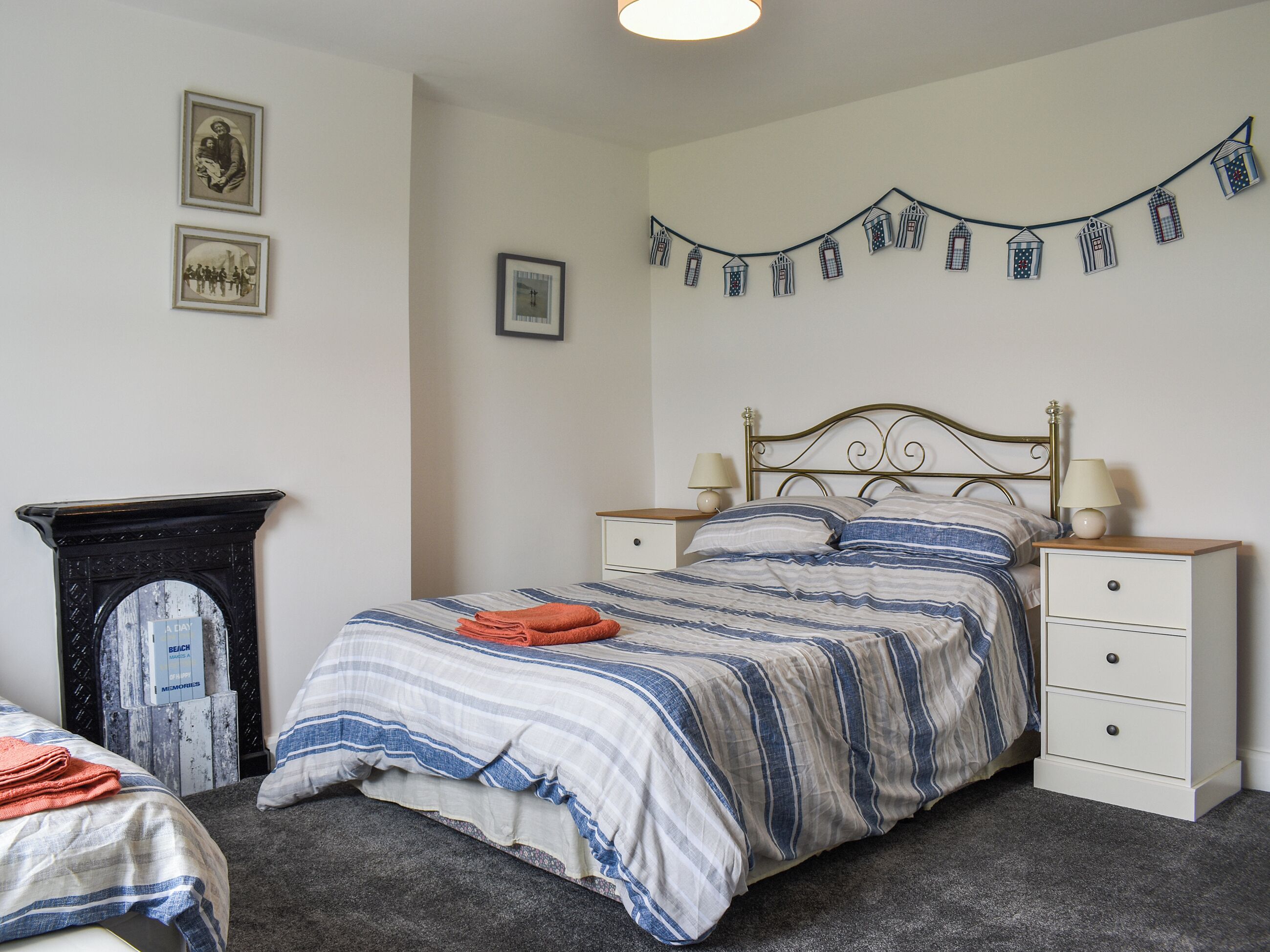 2 bedrooms, bed sheets