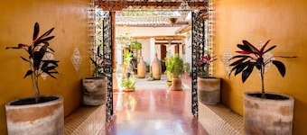 CASA MADERO