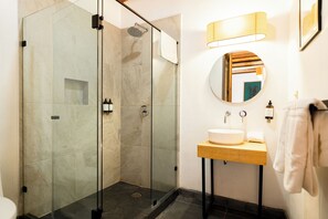 Superior Double Room | Bathroom | Shower, towels, soap, shampoo