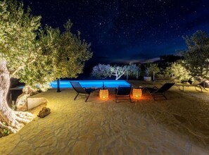 Exterior - Holiday Home House of the Sun (Sutivan)