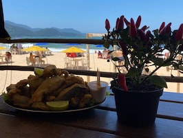 Comida y bebida