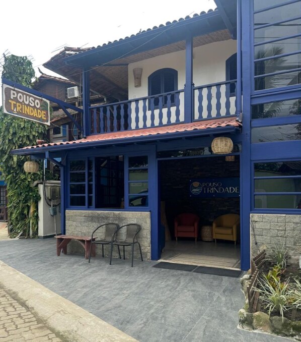 Fachada de la propiedad