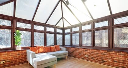 4BR 2BATH House with FREE Parking in Rivenhall