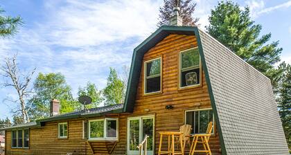 Spacious 5-bedroom house in serene Clam Lake with WiFi