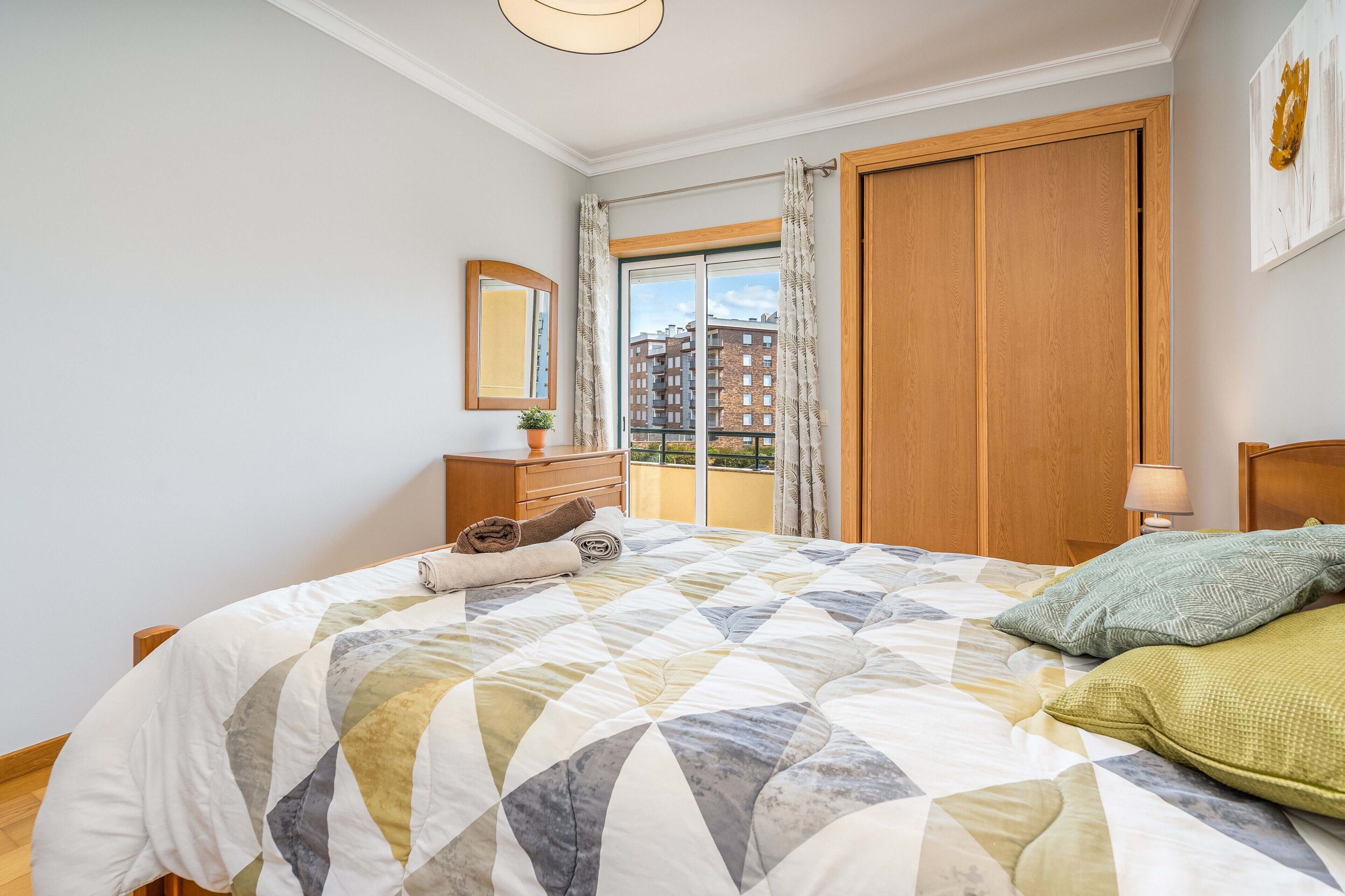 1 habitación, tabla de planchar con plancha, wifi gratis y ropa de cama 