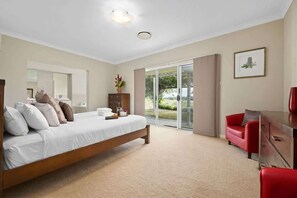7 bedrooms, iron/ironing board, WiFi