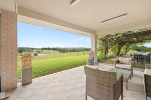 Outdoor dining - Mole Hill Farmhouse (Keinbah)