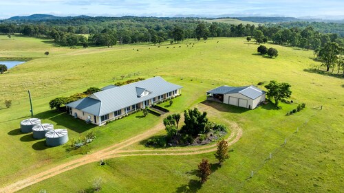 Mole Hill Farmhouse - Perfect Large Families Getaways