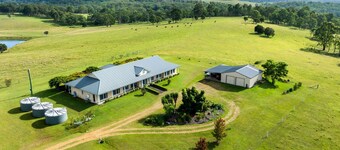 Mole Hill Farmhouse - Perfect Large Families Getaways