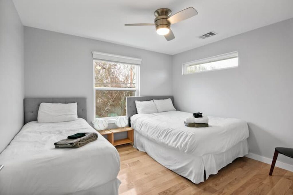 3 bedrooms, iron/ironing board, WiFi, bed sheets