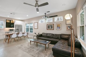 Smart TV, video games, books, music library - Huge 3 Home Property - Walk to Downtown! (Austin)