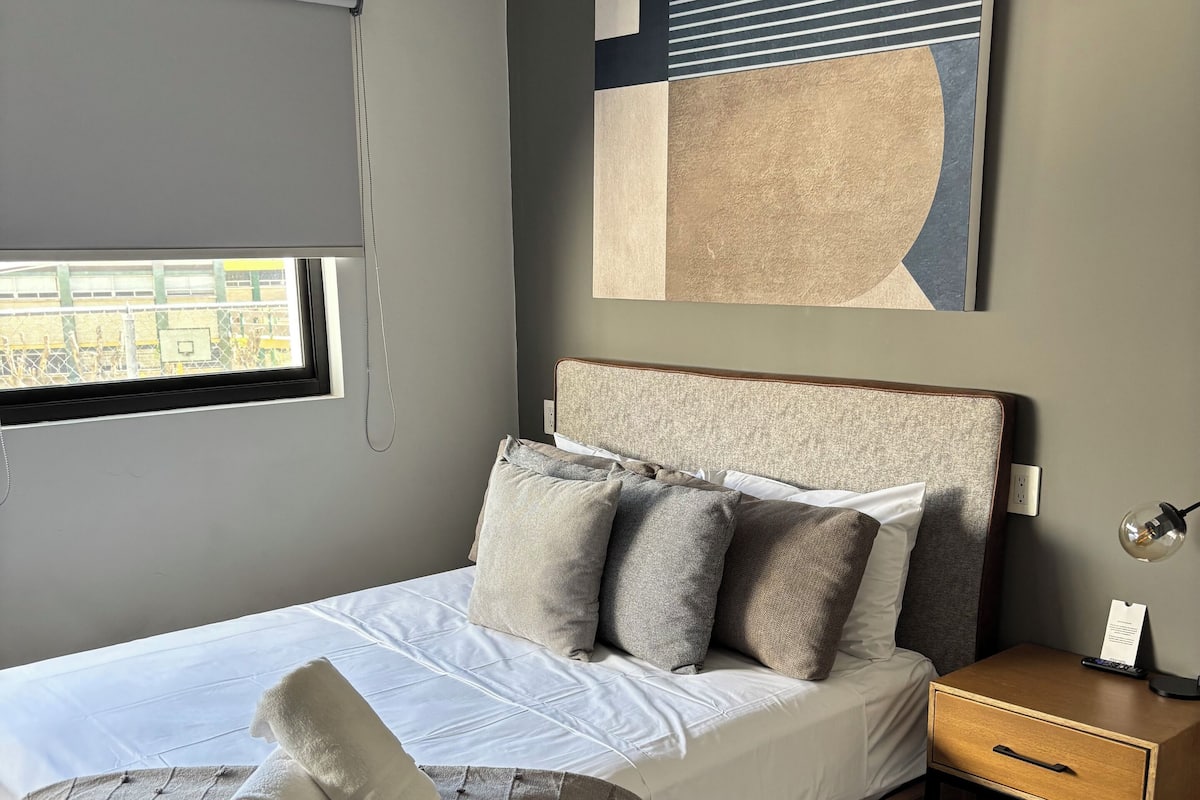 Ropa de cama de alta calidad y escritorio