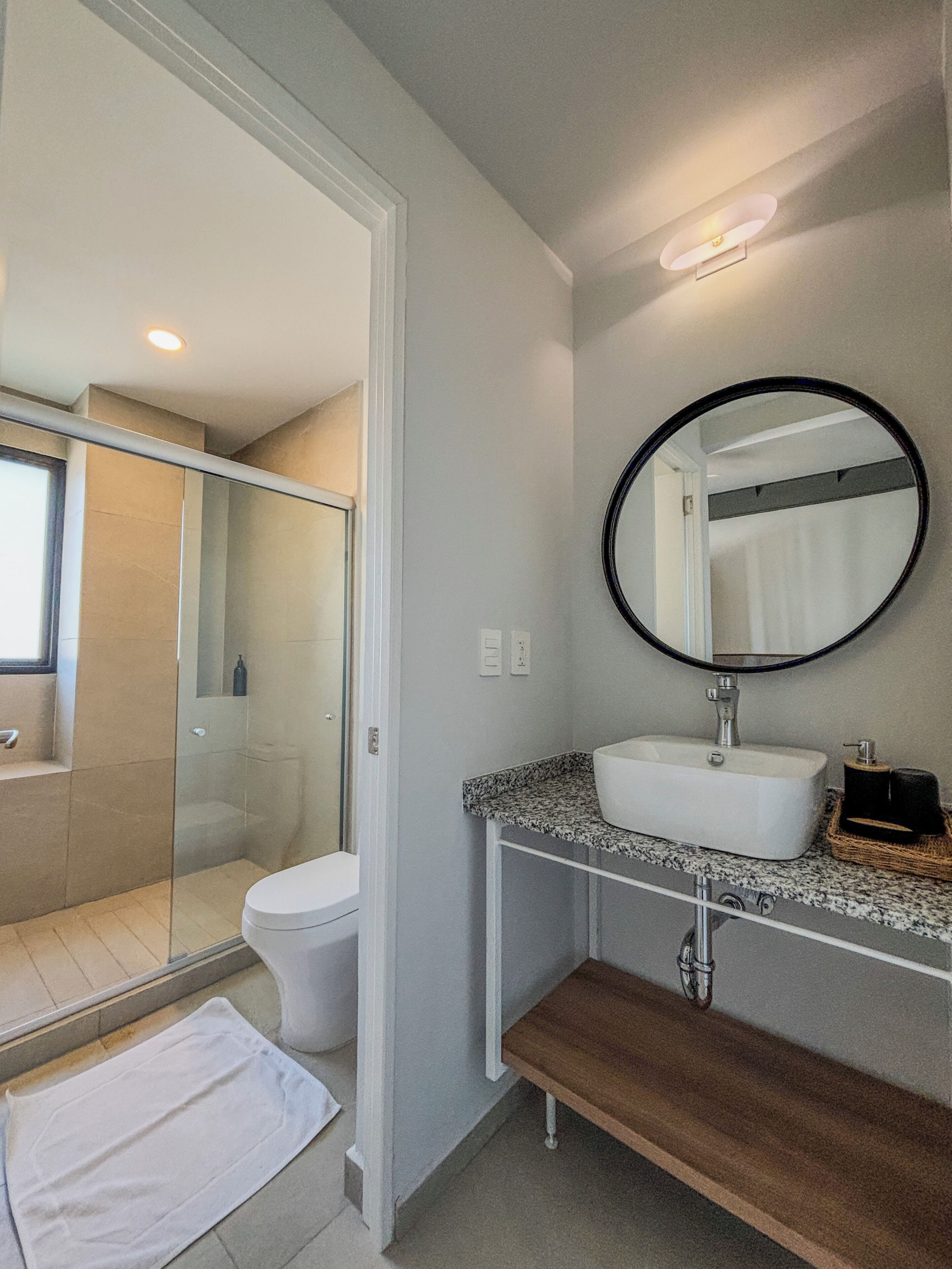 Leilighet – standard, flere senger | Bad | Dusj, toalettartikler (inkludert), hårføner og håndklær