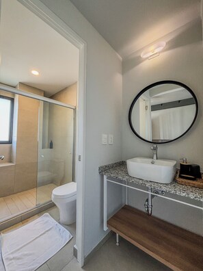 Standard Apartment, Multiple Beds | Bathroom