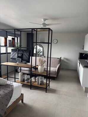 Ropa de cama de alta calidad y escritorio 