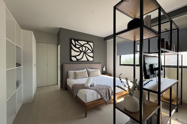 Ropa de cama de alta calidad y escritorio