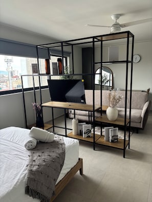 Superior Apartment, 1 Queen Bed with Sofa bed | Premium bedding, desk, laptop workspace, free WiFi - Morada Living (Guadalajara)