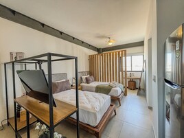Ropa de cama de alta calidad y escritorio 