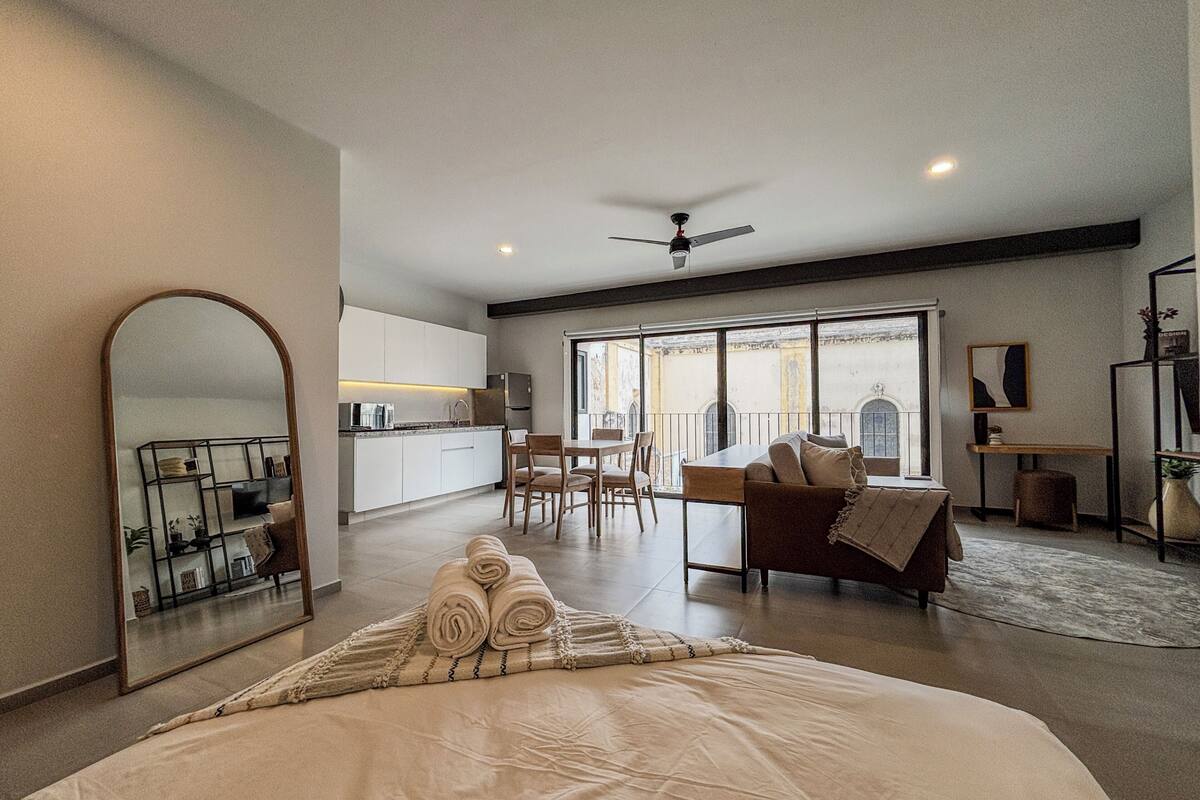 Superior Apartment | Desk, laptop workspace, free WiFi