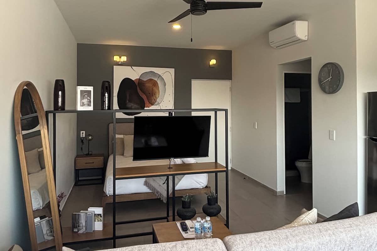 Standard Studio, Air conditioning | Premium bedding, desk, laptop workspace, WiFi (free)